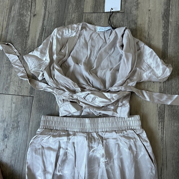 VALE Genta Poppy Pant and Dulce Top in Champagne Set - Picture 9 of 11